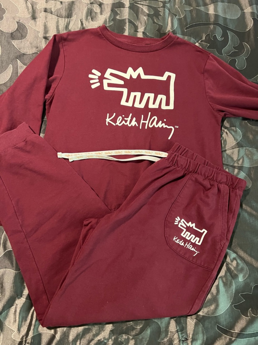 Keith Haring 2-Pc Women’s Burgundy Dog Fleece Sweatshirt & Jogger Sweatpants Med
